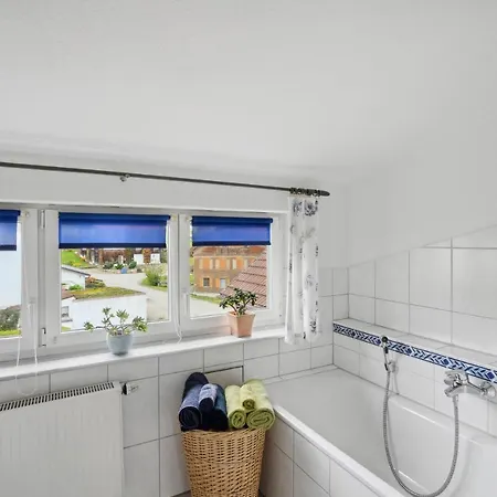 Stunning In With House A Panoramic View Lägenhet